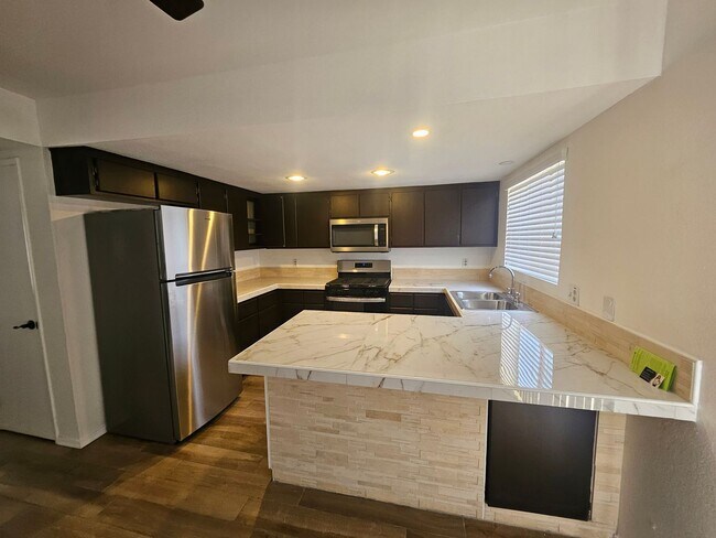 Building Photo - 2 Bedroom Condo Near Rotary Park