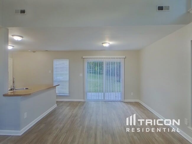 Foto del edificio - 5407 River Falls Dr