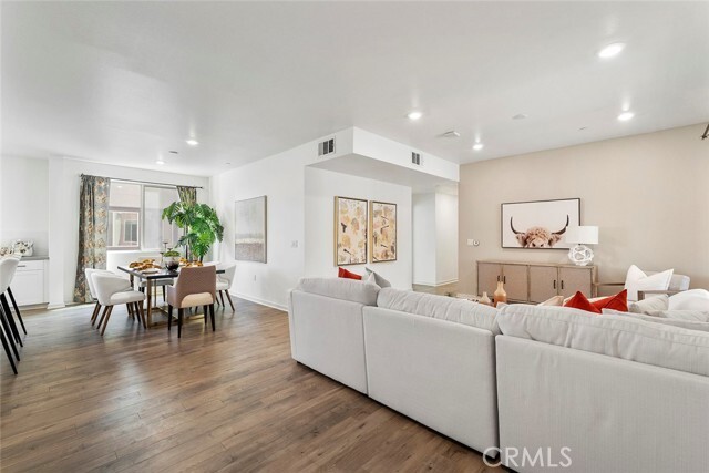 Building Photo - 143 Bowery