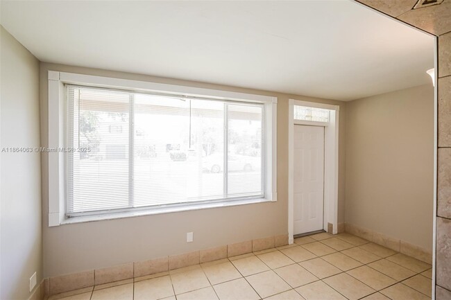Building Photo - 530 S 28th Ave