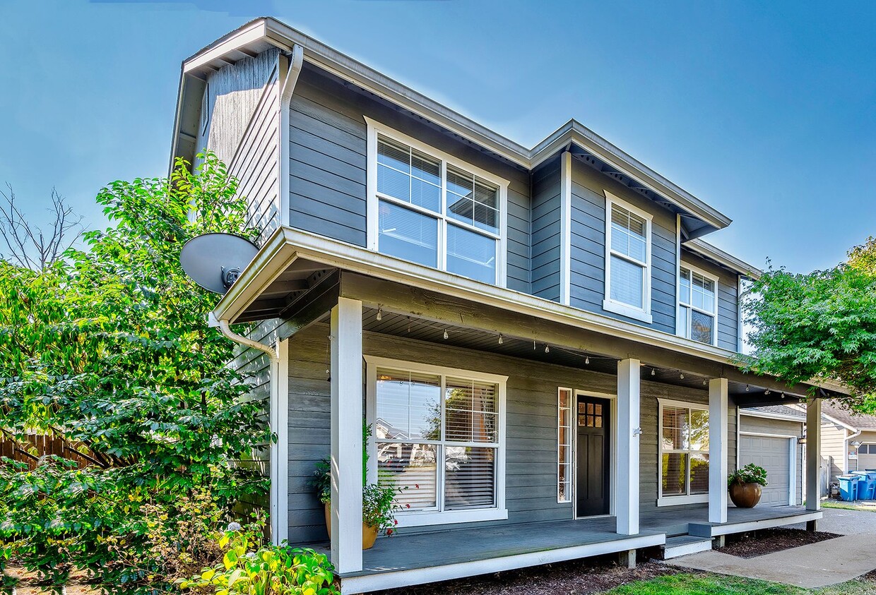 Foto principal - Monroe two story, three bed, two and half ...