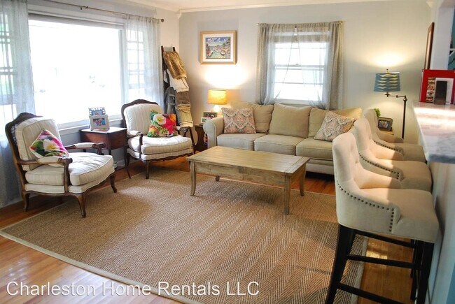 Building Photo - 3 br, 1.5 bath House - 6 Plainfield Dr