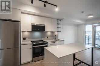 Building Photo - 740-740 Dupont St