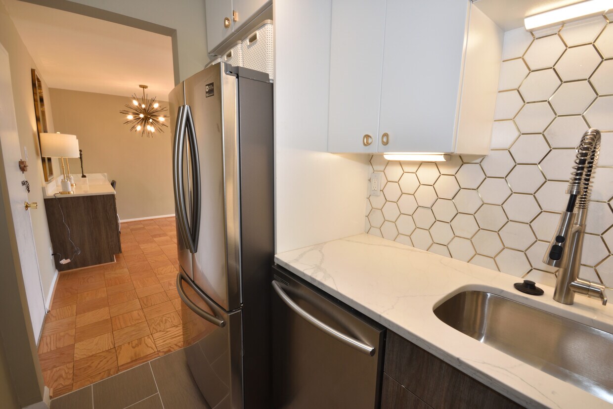 Under Cabinet Lighting - 1545 18th St NW