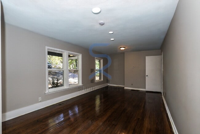 Foto del edificio - 5425 Skyview Dr SW