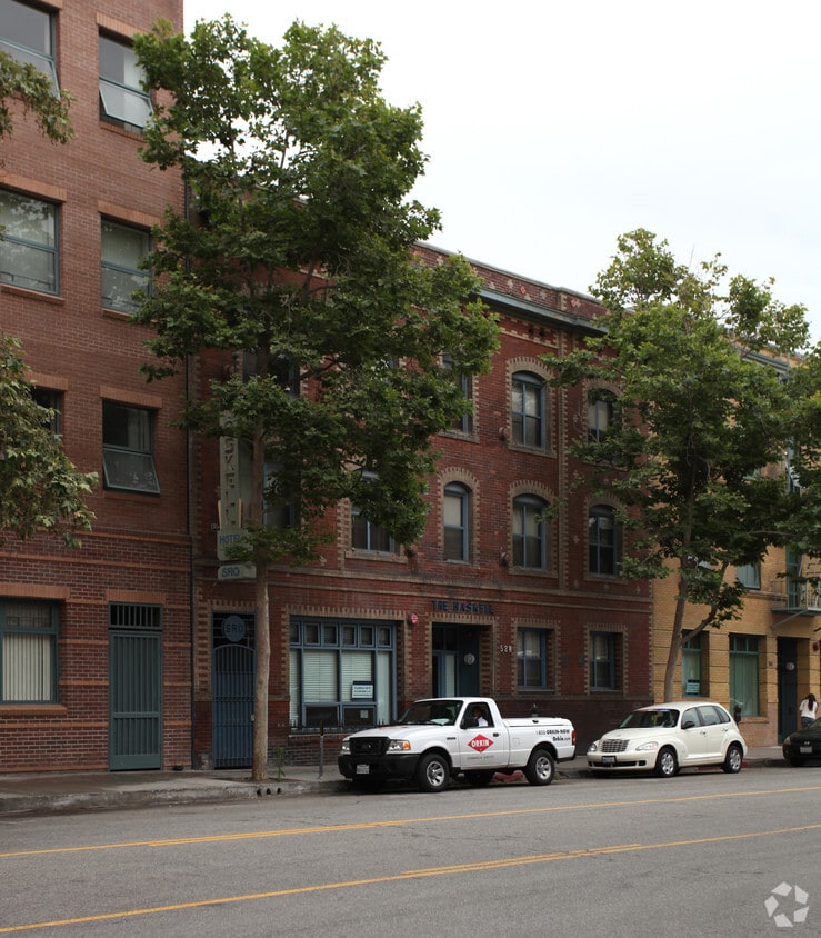 Primary Photo - 528 Wall St