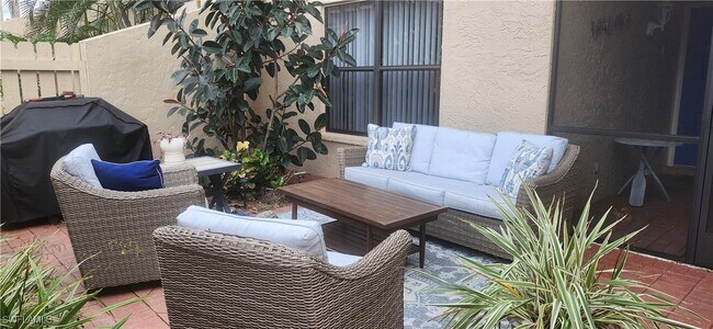 Foto del edificio - 5288 Fox Hollow Dr