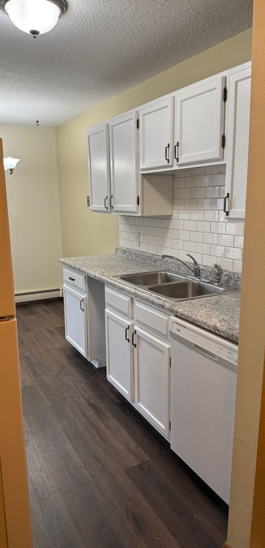 Foto del edificio - Charming 2-Bedroom, 1-Bath with Garage