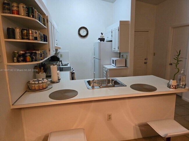 Foto del edificio - 4720 NW 102nd Ave