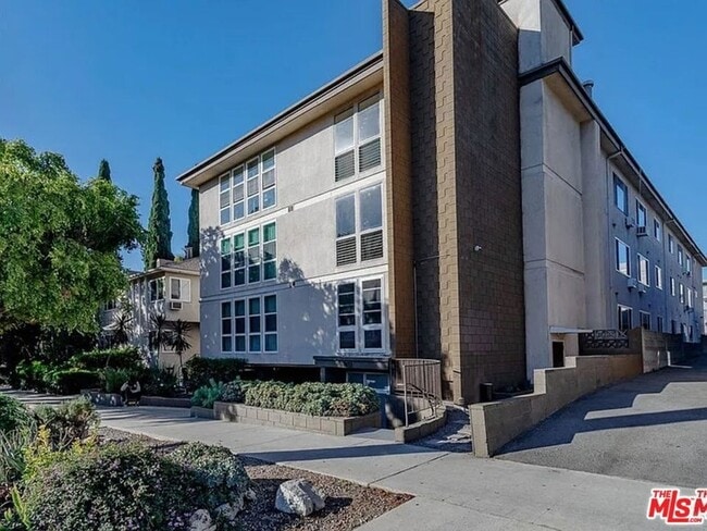 Foto del edificio - 1833 Normandie Ave