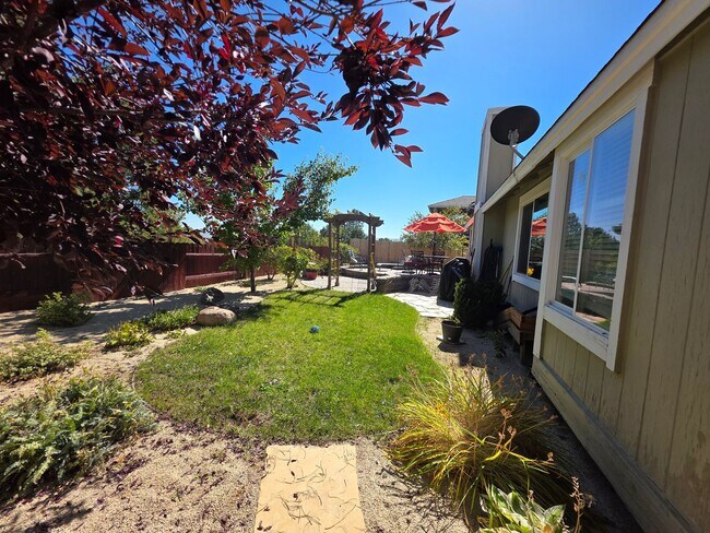 Foto del edificio - Northwest 4 bedroom, 2 bath with AMAZING V...