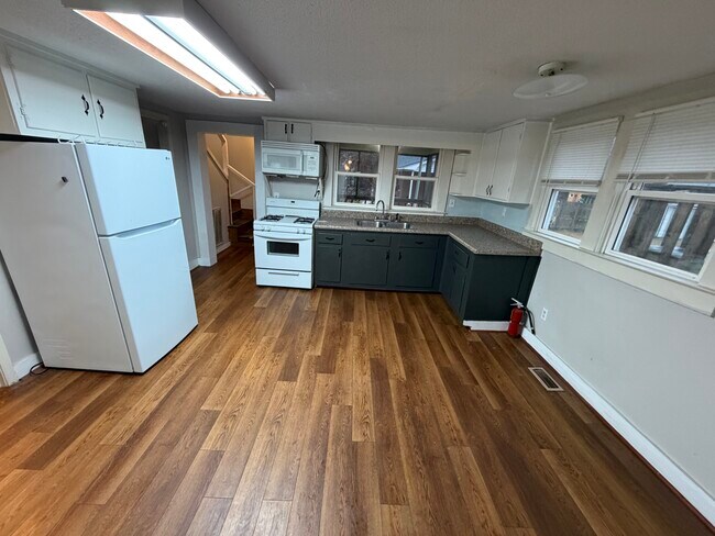 Foto del edificio - 396 James Tart Rd