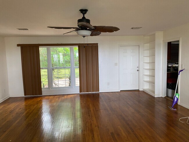 Building Photo - 10244 Fort Caroline Rd