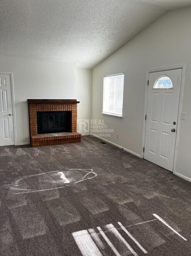 Foto del edificio - 2429 Eagle Dr