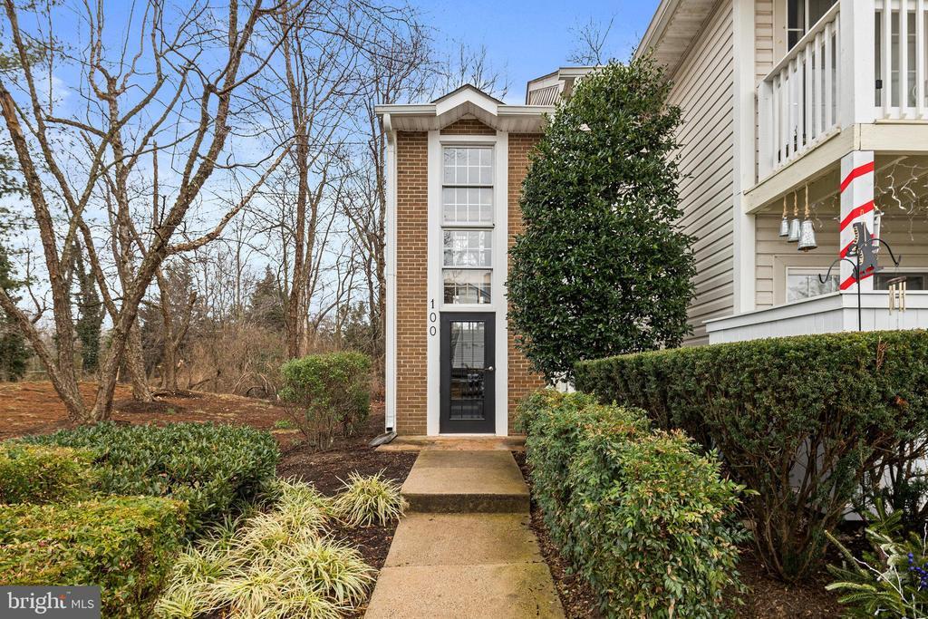 Primary Photo - 100 Westwick Ct