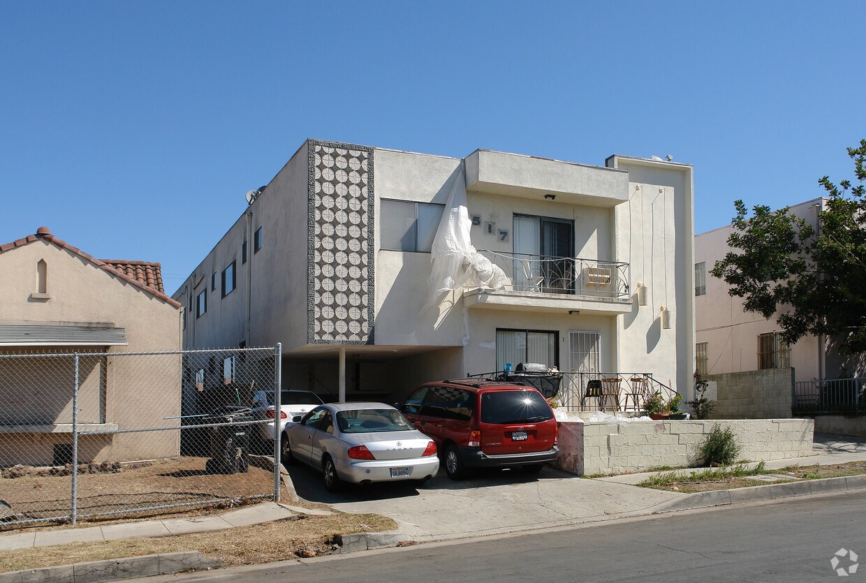 Building Photo - 4517 Maplewood Ave