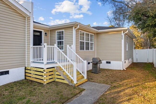 Building Photo - Gorgeous Totally Remodeled 3/2 in Garden C...