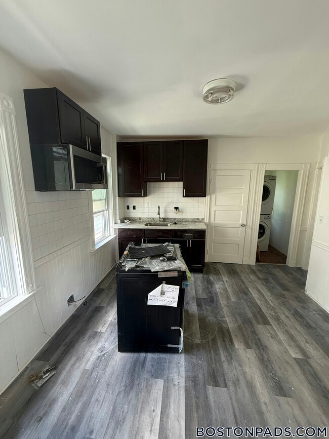 Building Photo - 33 Hancock St