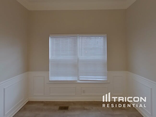 Building Photo - 2156 Aberdeen Cir
