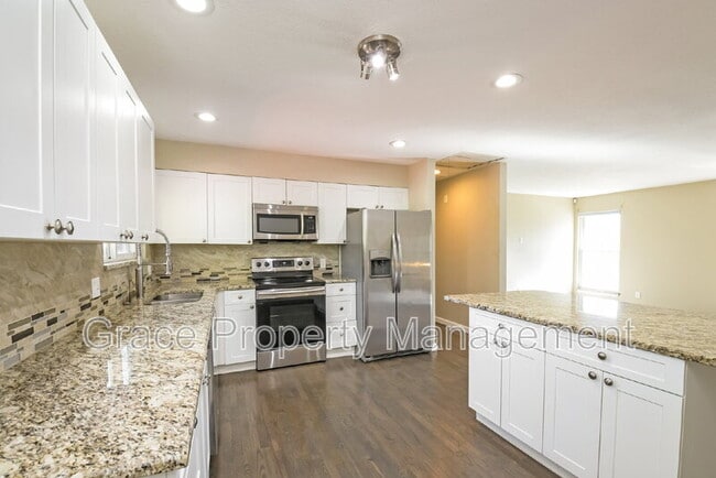 Building Photo - 1557 S Salida Way