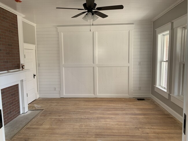 Building Photo - 519 S 11th St