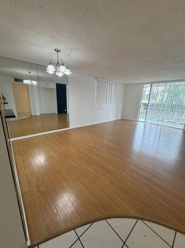 Foto del edificio - 404 NW 68th Ave