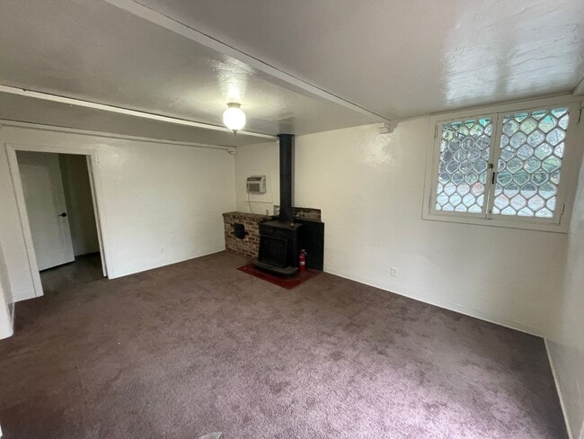 Building Photo - 840 E Brown Ave