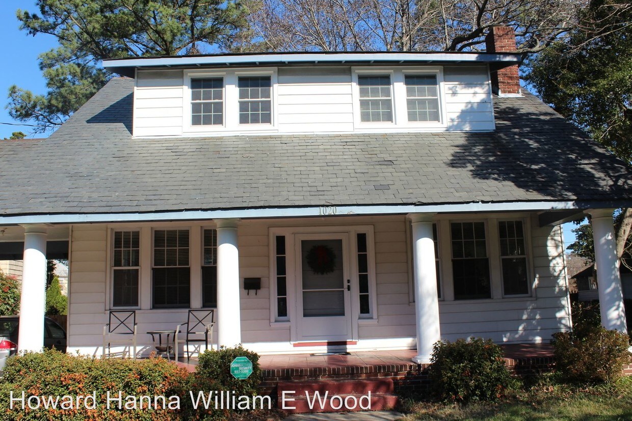 Primary Photo - 1020 Larchmont Cres