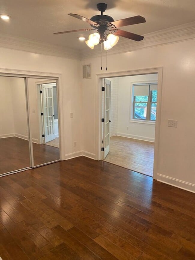 Building Photo - Stunning Executive Rental