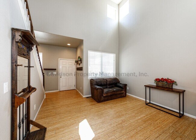 Foto del edificio - 7724 Canyon Oak Dr