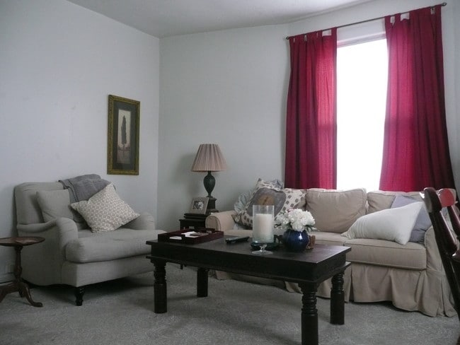 Living room - 3549 Edwards Rd
