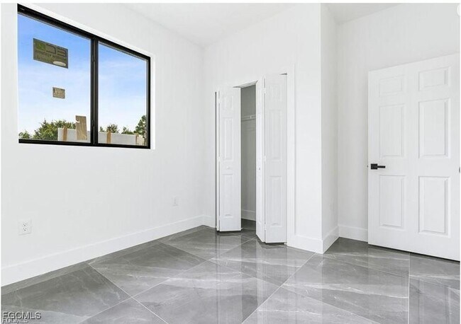 Foto del edificio - 128 Nave Ave S