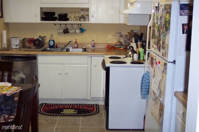 Building Photo - 3 br, 1 bath Apartment - 7 Windy Hill Rd.