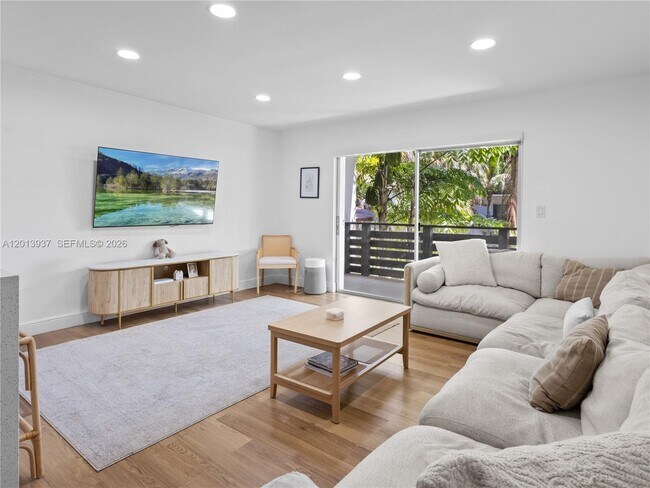 Foto del edificio - 7487 SW 82nd St