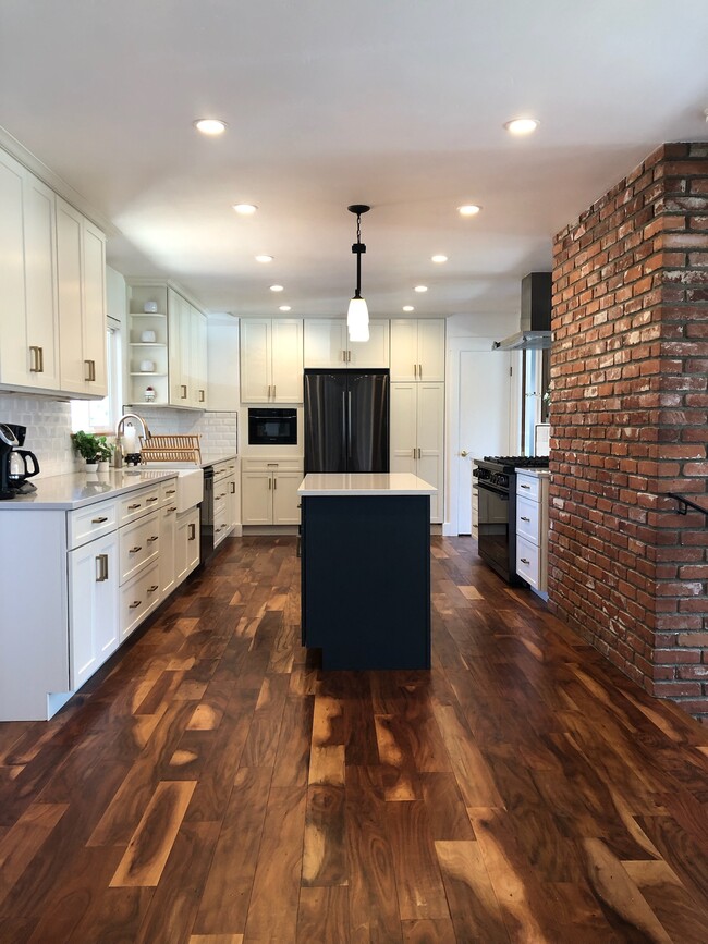Building Photo - 1203 Calzada Ave