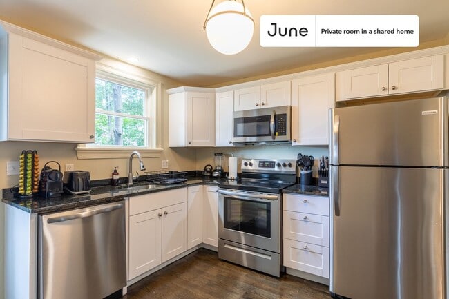 Foto del edificio - Room in Shared 6 bed/4 bath home