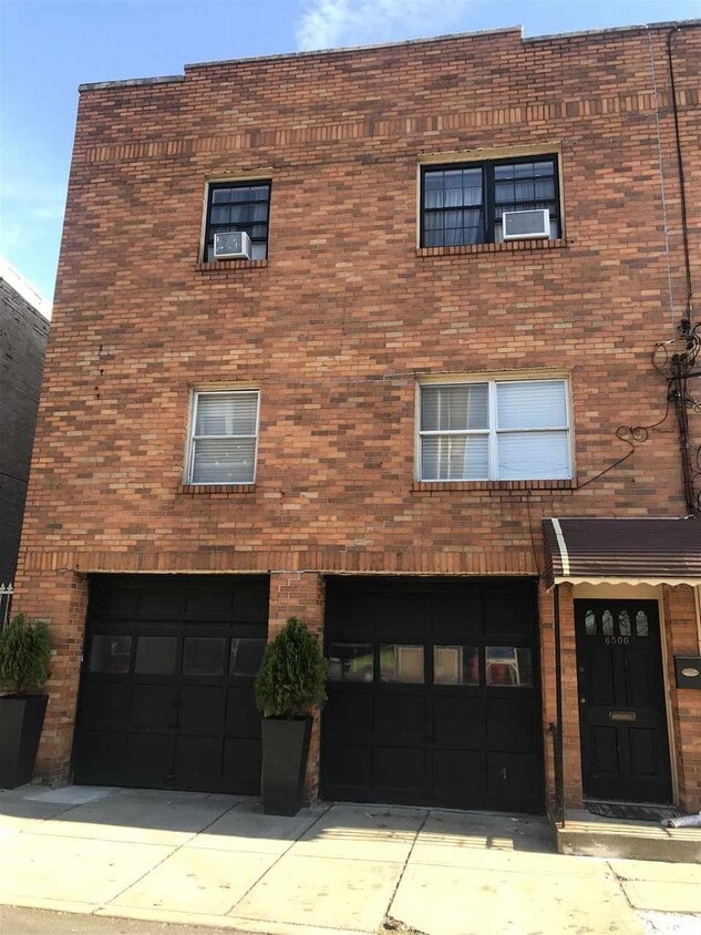 Primary Photo - 6500 Polk St