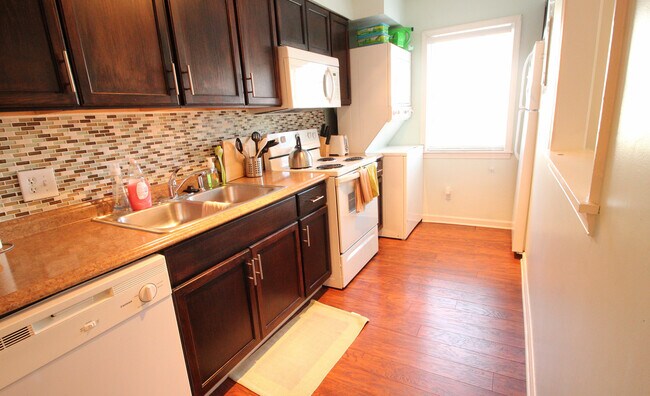 Foto del edificio - Awesome 2BR/2BA Townhouse near UNC with DO...