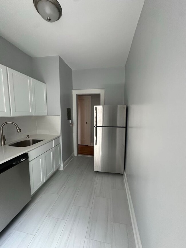 Interior Photo - Palisades Towers