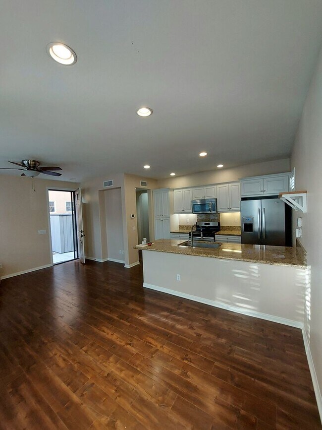 Foto del edificio - Beautiful townhouse in Ontario-CALL FOR OUR MOVE-IN SPEACIAL