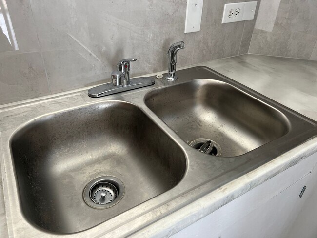 Foto del edificio - 3 Bedroom / 1.5 Bath in Honolulu