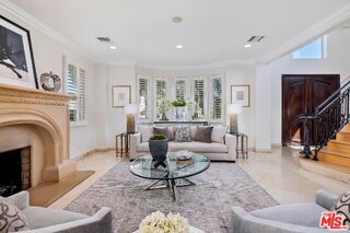 Building Photo - 1471 S Crest Dr