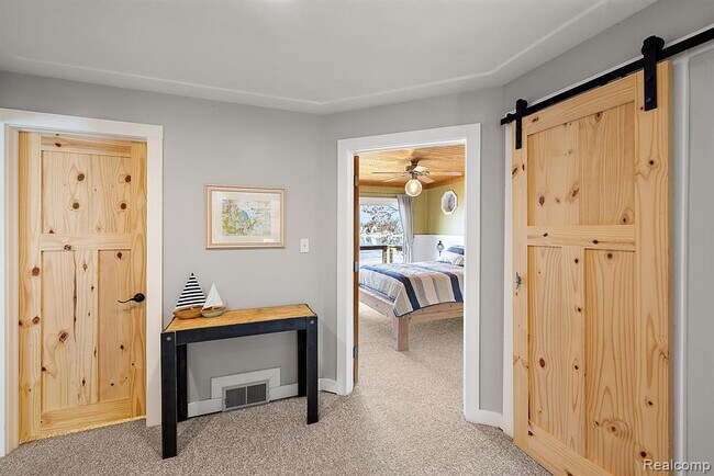 Foto del edificio - 222 Ackerson Lake Dr