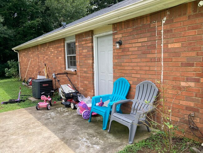 Building Photo - 495 Holly Ridge Dr NW