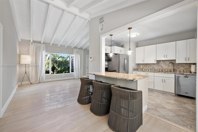 Building Photo - 11270 NE 9th Ave