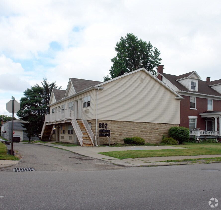 Foto del edificio - 802 12th St NW