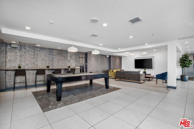 Foto del edificio - 453 S Kenmore Ave