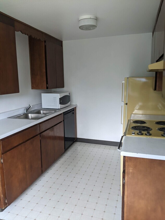Building Photo - 1134 9th Ave W