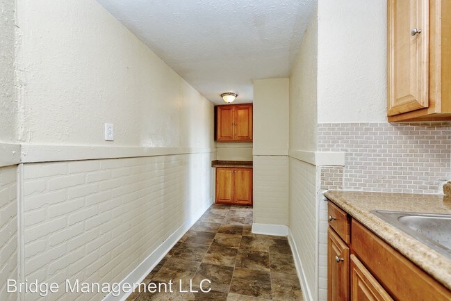 Building Photo - 2714 Tracy Ave