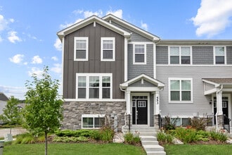 Building Photo - 553 Wolverine Dr